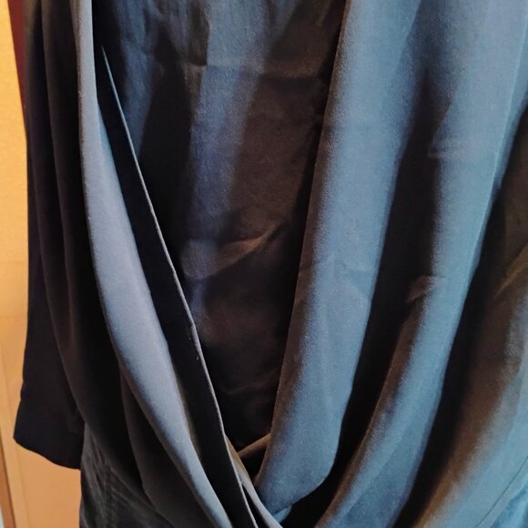 Oasis faux wrap metal faceted long sleeve blouse in blue, size 8 (small) - Picture 5 of 12